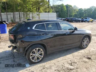 2022 BMW X2 sDrive28i z VIN WBXYH9C02N5U43355, wystawiony jako Copart lot #54235765 z przebiegiem 51 347 mil mil oraz Szkody całkowita. Historia ofert i sprzedaży dostępna na DreamBid. Obrazek 3.