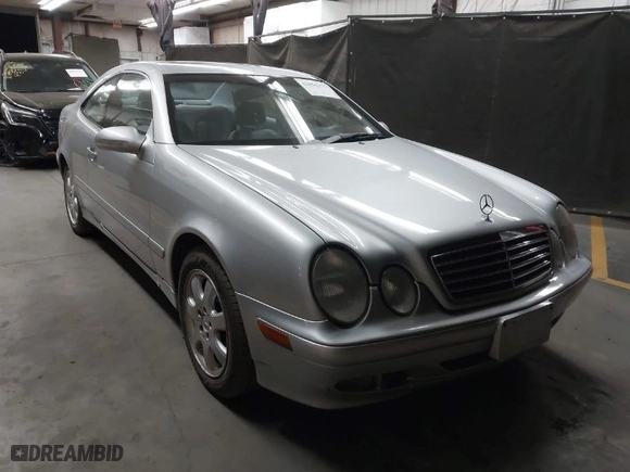 2001 Mercedes-Benz CLK-Class with VIN WDBLJ65GX1T091389, listed as a IAAI auction lot 42058375 with 215,750 mi miles. Bid and sale history available at carsss.com. Image 1.