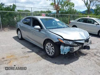 2023 Toyota Camry LE z VIN 4T1C11AK1PU803463, wystawiony jako IAAI lot #39510304 z przebiegiem 40 336 mil mil oraz . Historia ofert i sprzedaży dostępna na DreamBid. Obrazek 1.