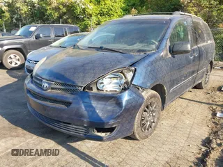 2004 Toyota Sienna CE with VIN 5TDZA23CX4S167510, listed as a IAAI auction lot 42046994 with 221,632 mi miles. Bid and sale history available at carsss.com. Image 2.