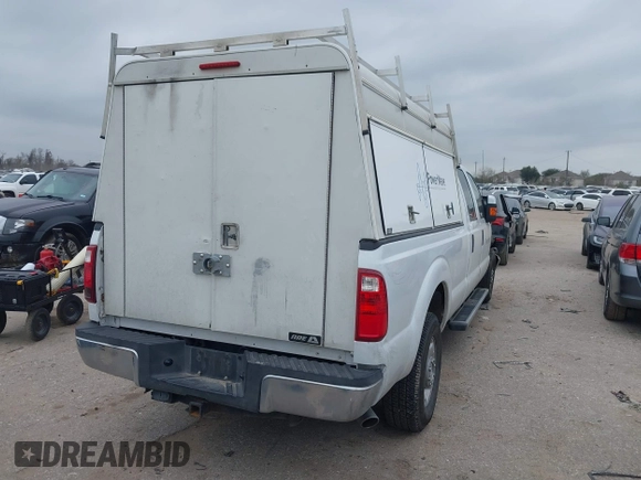 2011 Ford F-250 XL z VIN 1FT7W2A61BEC35315, wystawiony jako IAAI lot #41578348 z przebiegiem 139 033 mil mil oraz . Historia ofert i sprzedaży dostępna na DreamBid. Obrazek 4.