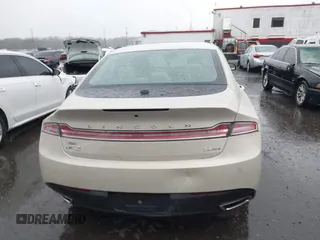 2015 Lincoln MKZ z VIN 3LN6L2JK1FR603766, wystawiony jako IAAI lot #41975944 z przebiegiem 81 547 mil mil oraz . Historia ofert i sprzedaży dostępna na DreamBid. Obrazek 16.