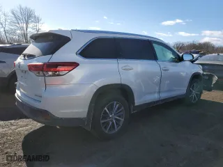 2019 Toyota Highlander SE with VIN 5TDJZRFH1KS563702, listed as a Copart auction lot 42927035 with 0 mi miles and Salvage Title. Bid and sale history available at carsss.com. Image 3.