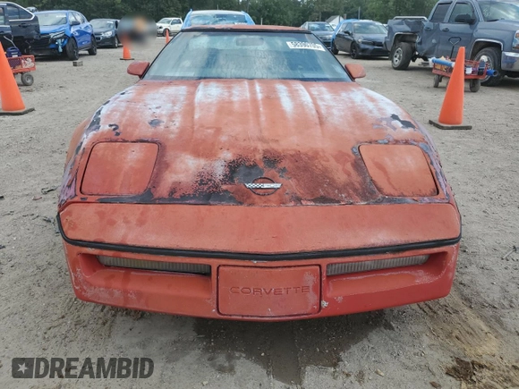 1984 Chevrolet Corvette z VIN 1G1AY0786E5125578, wystawiony jako Copart lot #58390705 z przebiegiem 79 392 mil mil oraz Czysty tytuł • Clean title. Historia ofert i sprzedaży dostępna na DreamBid. Obrazek 5.
