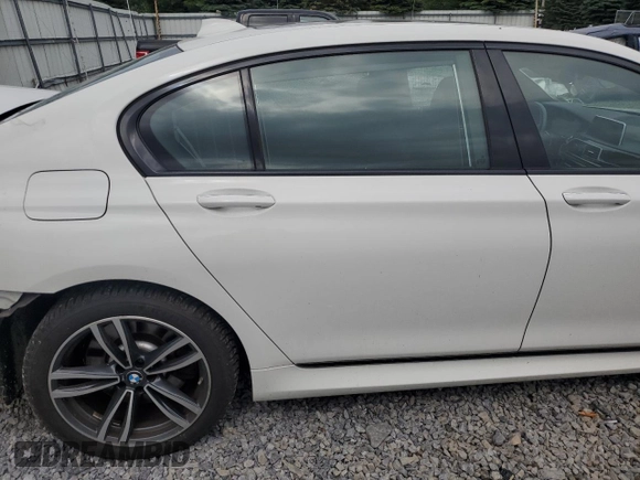 2021 BMW 7 Series 750i xDrive with VIN WBA7U2C04MCF73546, listed as a Copart auction lot 62587275 with 34,396 mi miles and Salvage title. Bid and sale history available at DreamBid. Image 10.