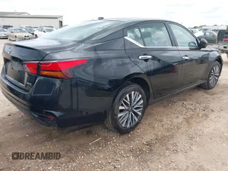 2025 Nissan Altima SV with VIN 1N4BL4DW1SN348584, listed as a IAAI auction lot 42153182 with 9,047 mi miles and . Bid and sale history available at DreamBid. Image 4.