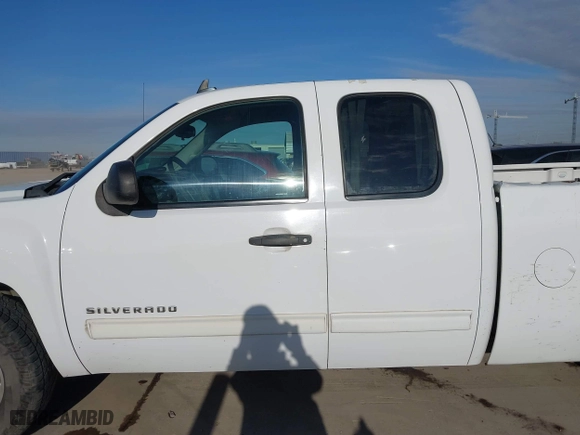 2013 Chevrolet Silverado 1500 LT with VIN 1GCRCSE08DZ166948, listed as a IAAI auction lot 41254225 with 206,541 mi miles. Bid and sale history available at carsss.com. Image 15.