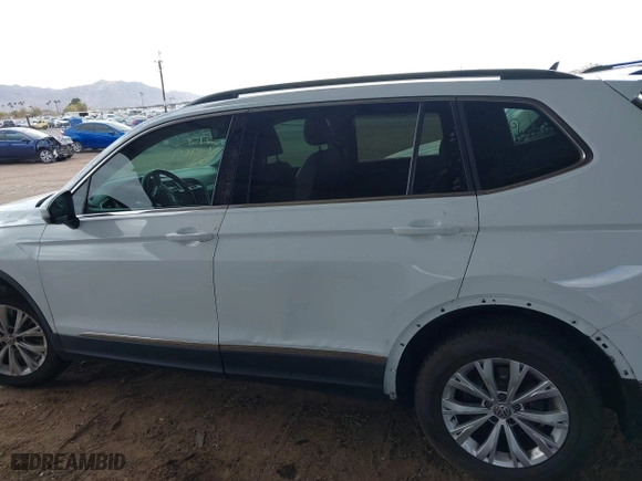 2018 Volkswagen Tiguan SEL with VIN 3VV3B7AX0JM001709, listed as a IAAI auction lot 41702672 with 146,499 mi miles. Bid and sale history available at carsss.com. Image 14.