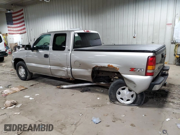 2003 GMC Sierra 1500 SLT z VIN 2GTEK19T731294136, wystawiony jako Copart lot #52197285 z przebiegiem 131 232 mil mil oraz Nie do naprawy • Non repairable. Historia ofert i sprzedaży dostępna na DreamBid. Obrazek 2.