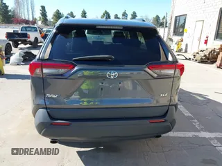 2021 Toyota RAV4 XLE with VIN 2T3W1RFV0MC152913, listed as a IAAI auction lot 41871718 with 17,037 mi miles. Bid and sale history available at carsss.com. Image 17.