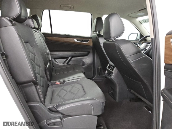 2024 Volkswagen Atlas 2.0T SE w/Technology with VIN 1V2HR2CA1RC543277, listed as a Copart auction lot 50930205 with 35,141 mi miles and Clean Title. Bid and sale history available at carsss.com. Image 11.