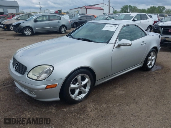 2002 Mercedes-Benz SLK 320 z VIN WDBKK65F82F254735, wystawiony jako IAAI lot #42135544 z przebiegiem 110 886 mil mil oraz . Historia ofert i sprzedaży dostępna na DreamBid. Obrazek 2.