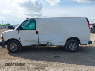 2019 Chevrolet Express Cargo z VIN 1GCWGAFP0K1312719, wystawiony jako IAAI lot #42209808 z przebiegiem 99 944 mil mil oraz . Historia ofert i sprzedaży dostępna na DreamBid. Obrazek 14.