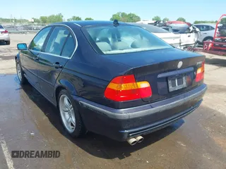 2005 BMW 3 Series 330i с VIN WBAEV53445KM40931, выставлен на аукционе IAAI как лот 42061235 с пробегом 298 421 миль миль и . История ставок и продаж доступна на DreamBid. Изображение 3.