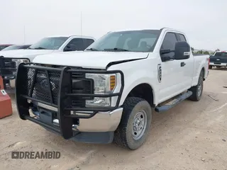 2019 Ford F-250 XL z VIN 1FT7X2B6XKEC89613, wystawiony jako IAAI lot #42256834 z przebiegiem 80 066 mil mil oraz . Historia ofert i sprzedaży dostępna na DreamBid. Obrazek 17.