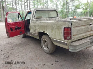1986 Dodge Trucks z VIN 1B7HD14T7GS103836, wystawiony jako IAAI lot #42086259 z przebiegiem 83 201 mil mil oraz . Historia ofert i sprzedaży dostępna na DreamBid. Obrazek 3.