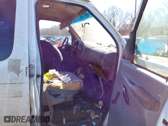 1998 Ford Econoline Wagon XL z VIN 1FBSS31L9WHA39178, wystawiony jako IAAI lot #41377362 z przebiegiem 326 270 mil mil oraz . Historia ofert i sprzedaży dostępna na DreamBid. Obrazek 5.