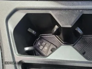 2024 Volkswagen Tiguan SE z VIN 3VV3B7AX3RM105123, wystawiony jako IAAI lot #42796460 z przebiegiem 36 543 mil mil oraz . Historia ofert i sprzedaży dostępna na DreamBid. Obrazek 35.