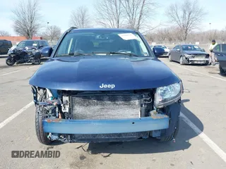 2017 Jeep Compass Latitude z VIN 1C4NJDEBXHD139853, wystawiony jako IAAI lot #41628539 z przebiegiem 103 182 mil mil oraz . Historia ofert i sprzedaży dostępna na DreamBid. Obrazek 6.