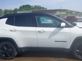 2020 Jeep Compass Latitude z VIN 3C4NJDBB6LT157841, wystawiony jako IAAI lot #42484052 z przebiegiem 52 610 mil mil oraz . Historia ofert i sprzedaży dostępna na DreamBid. Obrazek 13.