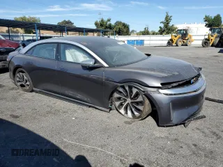 2022 Lucid Air Grand Touring z VIN 50EA1GBA2NA002586, wystawiony jako Copart lot #70090374 z przebiegiem Nie podano mil oraz Szkody całkowita. Historia ofert i sprzedaży dostępna na DreamBid. Obrazek 4.