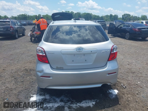 2009 Toyota Matrix z VIN 2T1KU40E89C100754, wystawiony jako IAAI lot #42255027 z przebiegiem 123 769 mil mil oraz . Historia ofert i sprzedaży dostępna na DreamBid. Obrazek 16.
