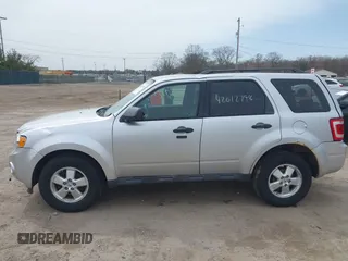 2011 Ford Escape XLT с VIN 1FMCU9D77BKC38802, выставлен на аукционе IAAI как лот 42012798 с пробегом 249 489 миль миль и . История ставок и продаж доступна на DreamBid. Изображение 14.
