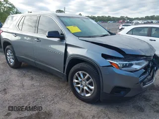 2020 Chevrolet Traverse LS z VIN 1GNERFKW2LJ276394, wystawiony jako IAAI lot #42167725 z przebiegiem 55 975 mil mil oraz . Historia ofert i sprzedaży dostępna na DreamBid. Obrazek 1.