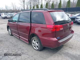 2005 Toyota Sienna XLE with VIN 5TDZA22C85S278883, listed as a IAAI auction lot 42034693 with 85,778 mi miles. Bid and sale history available at carsss.com. Image 3.