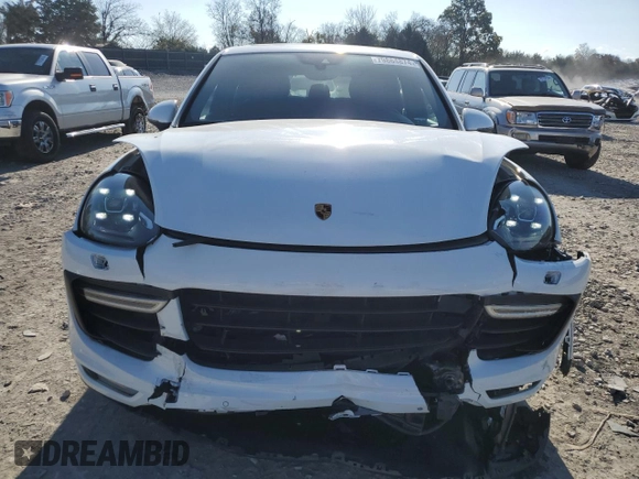 2015 Porsche Cayenne Turbo z VIN WP1AC2A23FLA82531, wystawiony jako Copart lot #79864874 z przebiegiem 74 051 mil mil oraz Szkoda całkowita • Salvage title. Historia ofert i sprzedaży dostępna na DreamBid. Obrazek 5.