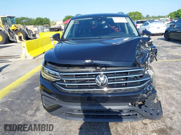 2024 Volkswagen Tiguan SE with VIN 3VVNB7AXXRM199400, listed as a IAAI auction lot 42216941 with 11,581 mi miles and . Bid and sale history available at DreamBid. Image 12.