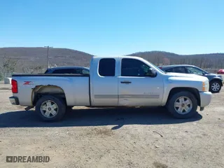 2011 Chevrolet Silverado 1500 LT with VIN 1GCRKSE37BZ426282, listed as a IAAI auction lot 41907595 with 192,642 mi miles. Bid and sale history available at carsss.com. Image 13.
