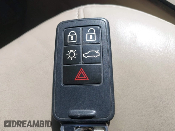 2012 Volvo XC70 T6 with VIN YV4902BZXC1137733, listed as a IAAI auction lot 42018303 with Not Provided miles and . Bid and sale history available at DreamBid. Image 11.