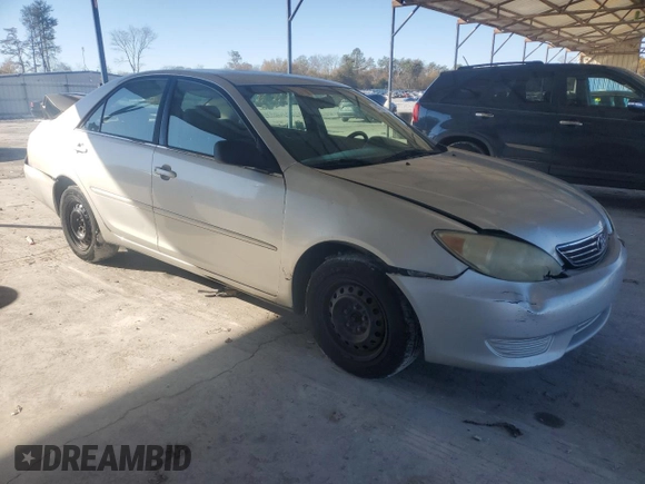 2005 Toyota Camry STD z VIN 4T1BE32K35U598719, wystawiony jako Copart lot #84796804 z przebiegiem 148 683 mil mil oraz Szkoda całkowita • Salvage title. Historia ofert i sprzedaży dostępna na DreamBid. Obrazek 4.