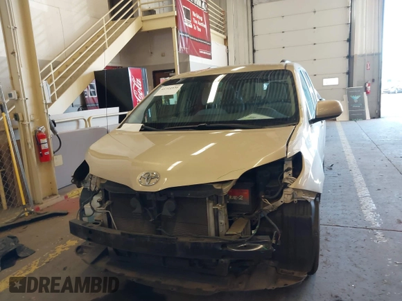 2013 Toyota Sienna LE AAS with VIN 5TDKK3DC8DS359172, listed as a IAAI auction lot 41724930 with 106,488 mi miles. Bid and sale history available at carsss.com. Image 13.