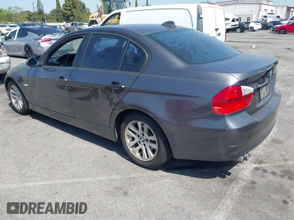 2007 BMW 3 Series 328i z VIN WBAVA37527NL17651, wystawiony jako IAAI lot #42277978 z przebiegiem 213 887 mil mil oraz . Historia ofert i sprzedaży dostępna na DreamBid. Obrazek 3.