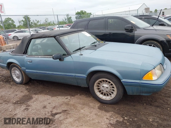 1993 Ford Mustang с VIN 1FACP44M3PF212921, выставлен на аукционе IAAI как лот 42337259 с пробегом 11 452 миль миль и . История ставок и продаж доступна на DreamBid. Изображение 13.