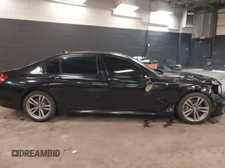 2018 BMW 7 Series 740i xDrive z VIN WBA7E4C51JGV24133, wystawiony jako IAAI lot #42253139 z przebiegiem 77 370 mil mil oraz . Historia ofert i sprzedaży dostępna na DreamBid. Obrazek 13.