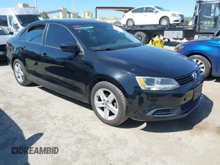 2014 Volkswagen Jetta S z VIN 3VW2K7AJ9EM207135, wystawiony jako IAAI lot #42316176 z przebiegiem 237 752 mil mil oraz . Historia ofert i sprzedaży dostępna na DreamBid. Obrazek 1.
