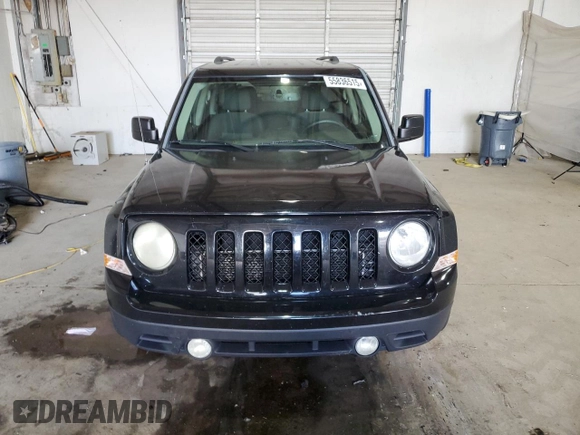 2016 Jeep Patriot Sport SE z VIN 1C4NJPBA4GD527530, wystawiony jako Copart lot #55836515 z przebiegiem 133 049 mil mil oraz Czysty tytuł • Clean title. Historia ofert i sprzedaży dostępna na DreamBid. Obrazek 5.