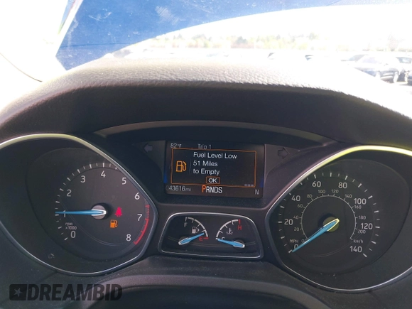 2018 Ford Focus SE z VIN 1FADP3FE4JL279265, wystawiony jako IAAI lot #42068130 z przebiegiem 43 616 mil mil oraz . Historia ofert i sprzedaży dostępna na DreamBid. Obrazek 7.