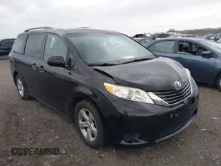 2017 Toyota Sienna LE Auto Access Seat with VIN 5TDKZ3DC4HS801298, listed as a IAAI auction lot 40805212 with 133,991 mi miles. Bid and sale history available at carsss.com. Image 1.
