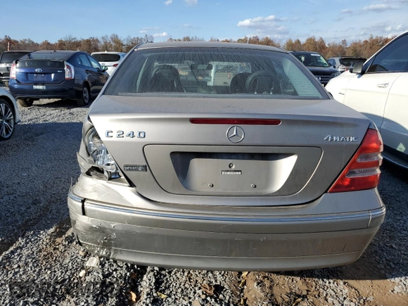 2004 Mercedes-Benz C 240 with VIN WDBRF81J14F463231, listed as a Copart auction lot 77785464 with 121,723 mi miles and Salvage title. Bid and sale history available at DreamBid. Image 6.