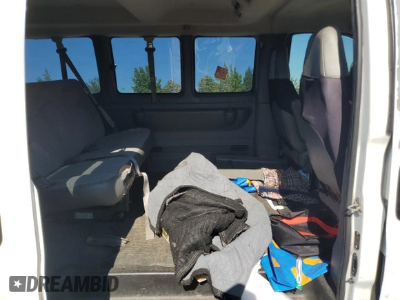 2007 Chevrolet Express Passenger z VIN 1GAHG35U271208048, wystawiony jako Copart lot #62064964 z przebiegiem Nie podano mil oraz Szkoda całkowita • Salvage title. Historia ofert i sprzedaży dostępna na DreamBid. Obrazek 12.