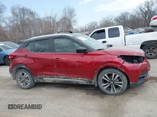 2019 Nissan Kicks SR with VIN 3N1CP5CUXKL492775, listed as a IAAI auction lot 41781059 with 152,745 mi miles. Bid and sale history available at carsss.com. Image 13.