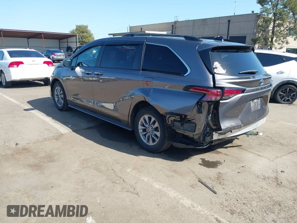 2021 Toyota Sienna XLE with VIN 5TDYSKFC4MS035573, listed as a IAAI auction lot 41988128 with 39,110 mi miles. Bid and sale history available at carsss.com. Image 3.