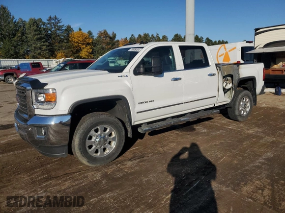 2015 GMC Sierra 2500HD SLT z VIN 1GT12ZEG3FF110359, wystawiony jako Copart lot #78835404 z przebiegiem 43 017 mil mil oraz Szkoda całkowita • Salvage title. Historia ofert i sprzedaży dostępna na DreamBid. Obrazek 1.