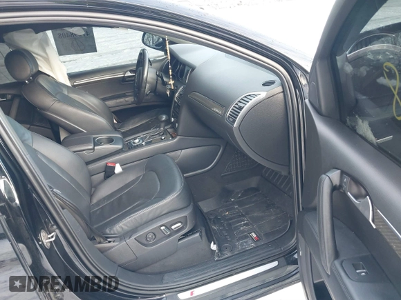 2015 Audi Q7 3.0T S line Prestige with VIN WA1DGAFE8FD028999, listed as a IAAI auction lot 41298408 with 111,446 mi miles. Bid and sale history available at carsss.com. Image 5.