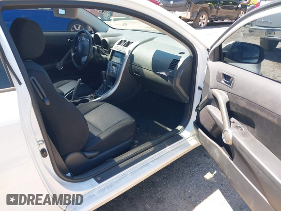 2010 Scion tC z VIN JTKDE3B71A0313020, wystawiony jako IAAI lot #42308791 z przebiegiem 177 716 mil mil oraz . Historia ofert i sprzedaży dostępna na DreamBid. Obrazek 5.