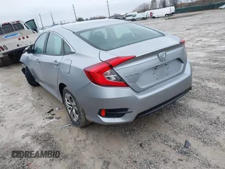 2017 Honda Civic LX z VIN 2HGFC2F51HH562496, wystawiony jako IAAI lot #41524243 z przebiegiem Nie podano mil oraz . Historia ofert i sprzedaży dostępna na DreamBid. Obrazek 3.